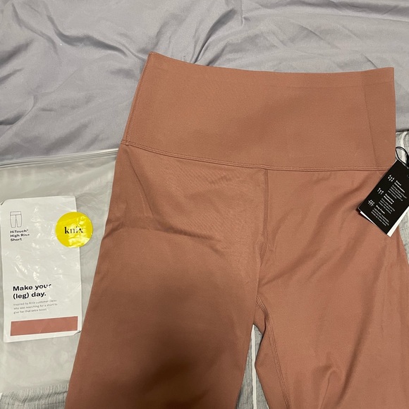 BNWT HiTouch™️ High Rise Short - colour rosewood - Picture 9 of 9